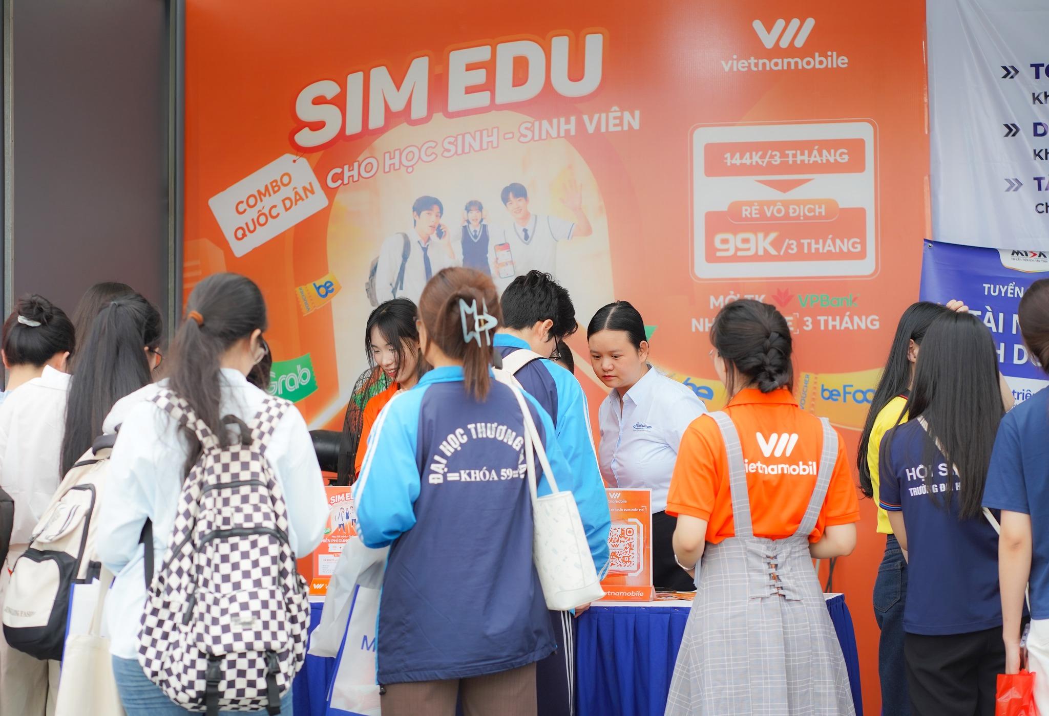 Job fair Vietnamobile tổ chức tại ĐH Thương Mại-1