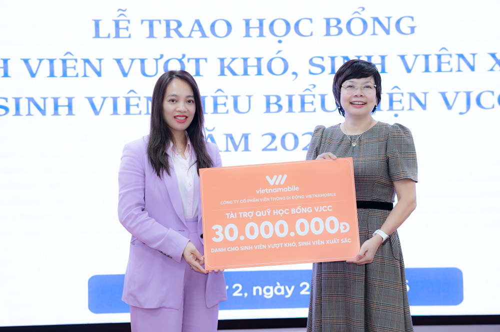 Vietnamobile Trao Tặng Học Bổng Cho Sinh Viên VJCC