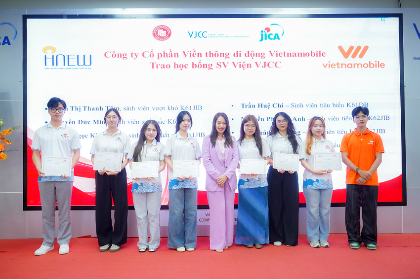 Vietnamobile Trao Tặng Học Bổng Cho Sinh Viên VJCC